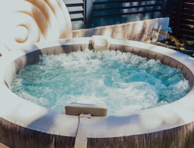 Spa gonflable : avantages et critères incontournables pour une terrasse